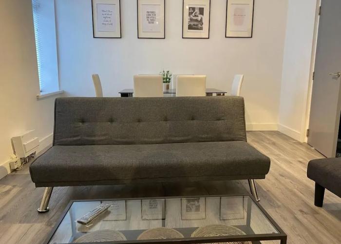 Comfortable and Modern 2-bedroom Flat in Bridgend