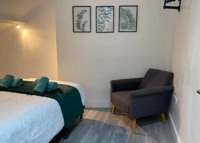 Comfortable and Modern 2-bedroom Flat in Bridgend
