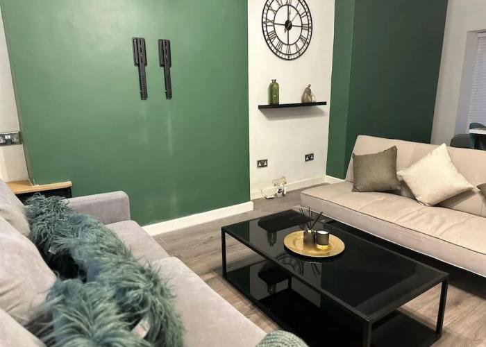 Beautiful 2-bed House in Bridgend
