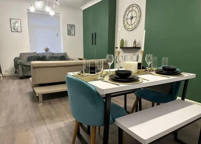 Beautiful 2-bed House in Bridgend