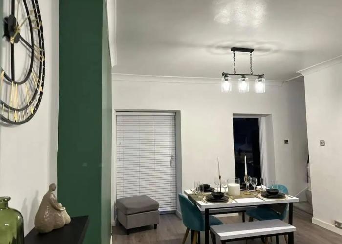 Beautiful 2-bed House in Bridgend