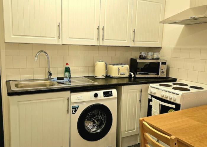 Cosy 1 Bedroom Flat Near Bridgend Town Centre