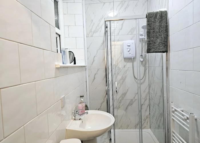Cosy 1 Bedroom Flat Near Bridgend Town Centre