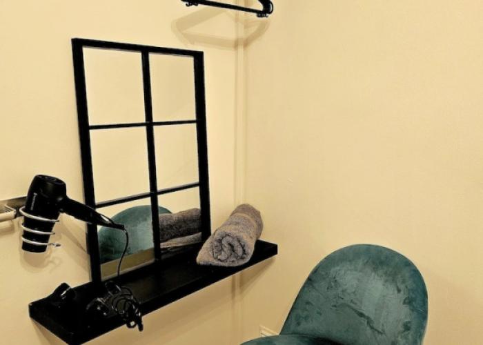 Cosy 1 Bedroom Flat Near Bridgend Town Centre