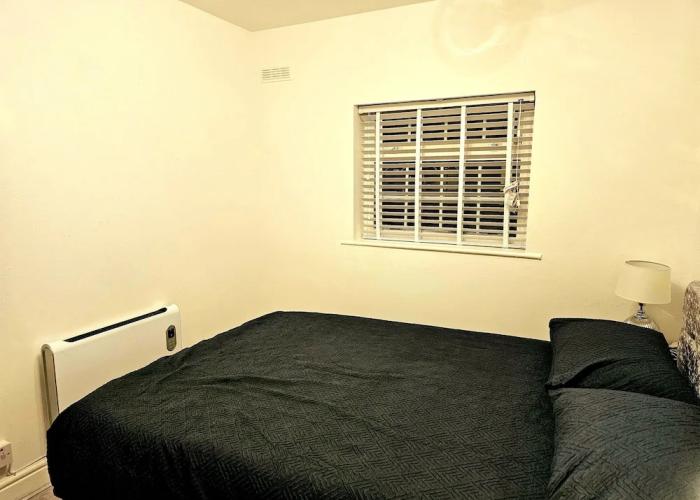 Cosy 1 Bedroom Flat Near Bridgend Town Centre