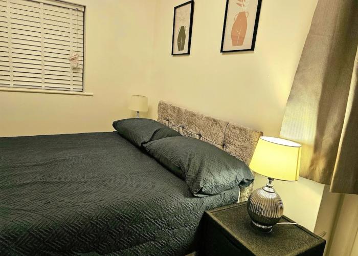 Cosy 1 Bedroom Flat Near Bridgend Town Centre
