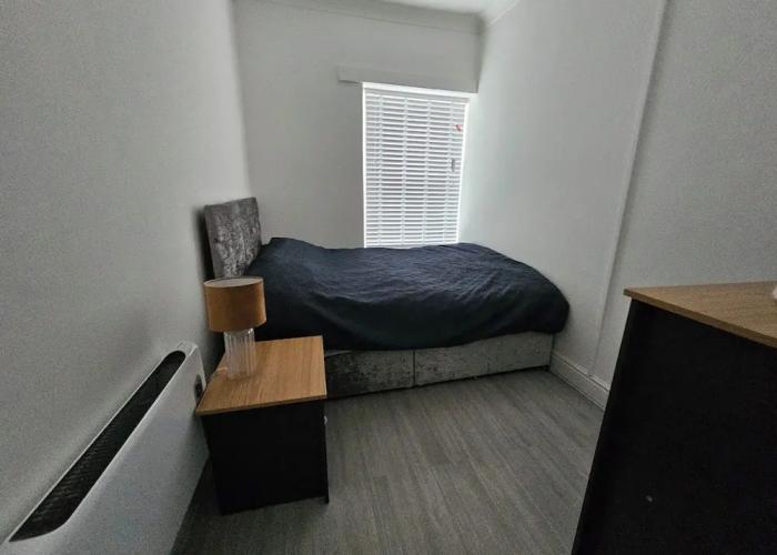 Stylish 1 Bedroom Flat Near Bridgend Town Centre