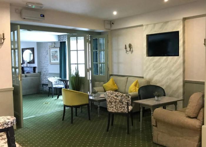 Falcon Hotel