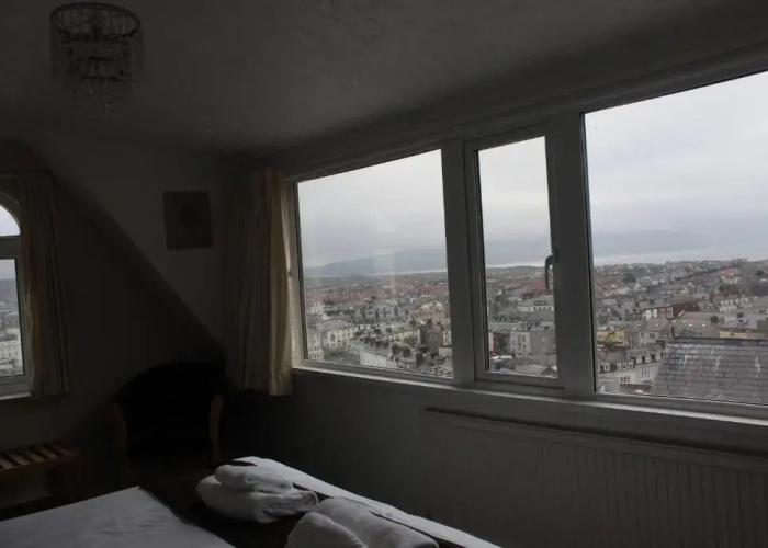 Headlands Hotel