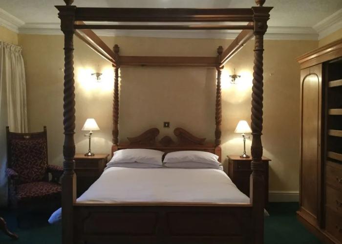 Llwyn Country House