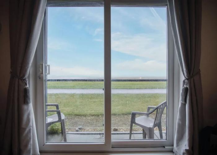 Beach View - 2 Bed Apartment - Llanelli