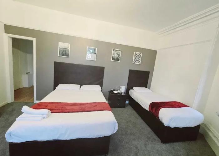 Kingswood Hotel