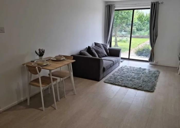 360 Serviced Accommodations - Waterfront Retreat - Modern Apartment