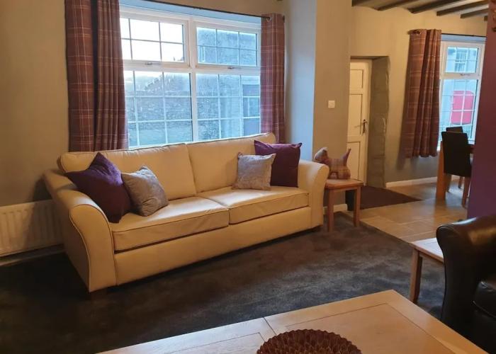 Lovely 4 bed House Sleeping 8 Near Ashbourne
