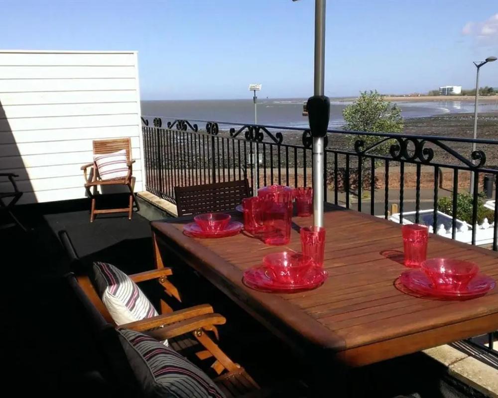 фото Beachside Suites