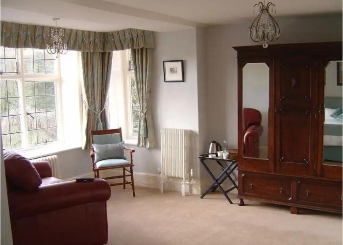 Edgcott House