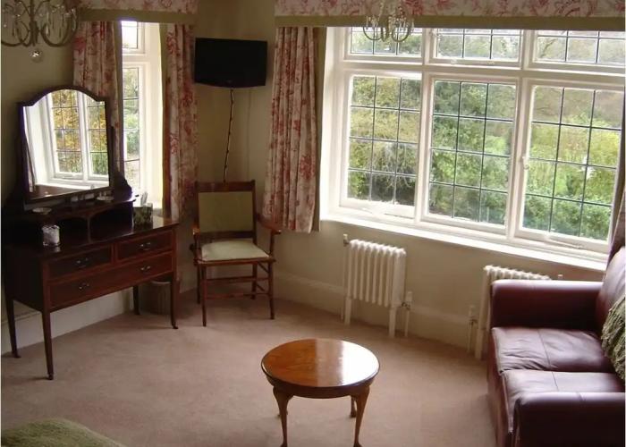 Edgcott House