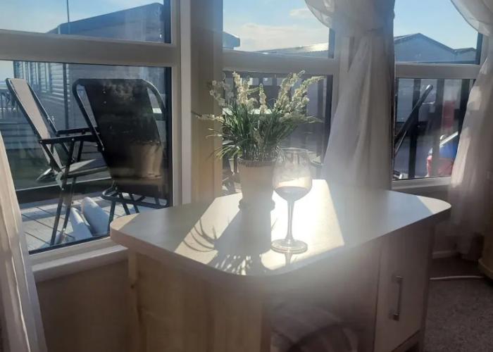 Beachside Holiday Retreat - Sleeps 6 & Parking