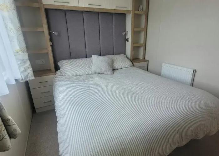 Beachside Holiday Retreat - Sleeps 6 & Parking