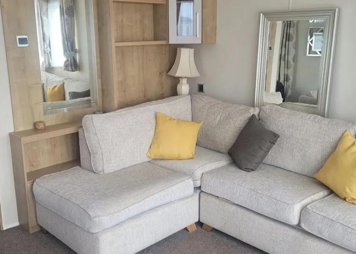 Beachside Holiday Retreat - Sleeps 6 & Parking