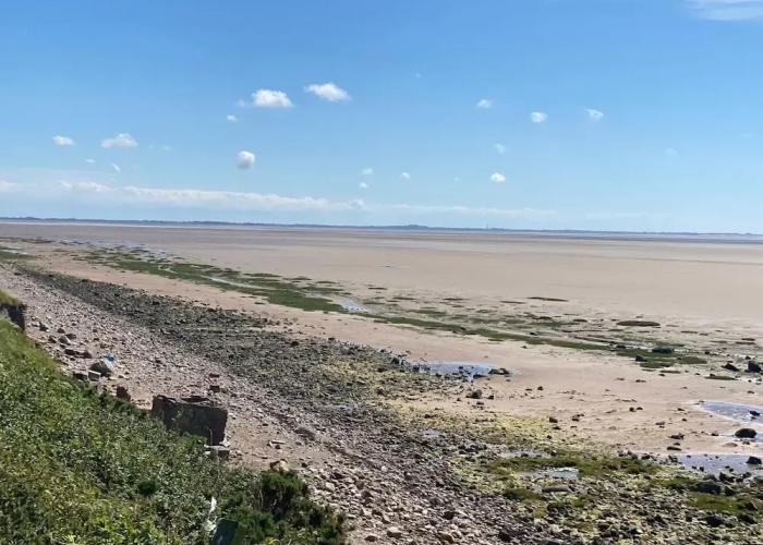 Beachside Holiday Retreat - Sleeps 6 & Parking