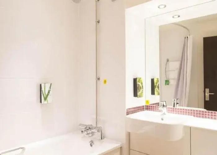 Premier Inn Oldham - Broadway