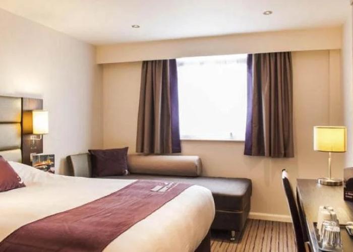 Premier Inn Oldham - Broadway