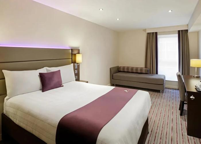 Premier Inn Oldham Central