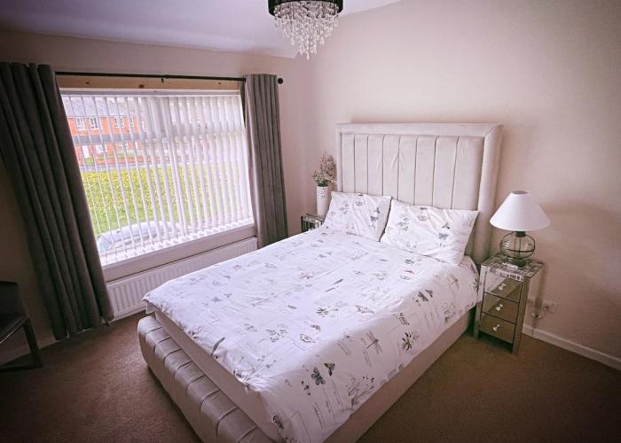 Entire 3-bedroom Home in Oldham - Guest House