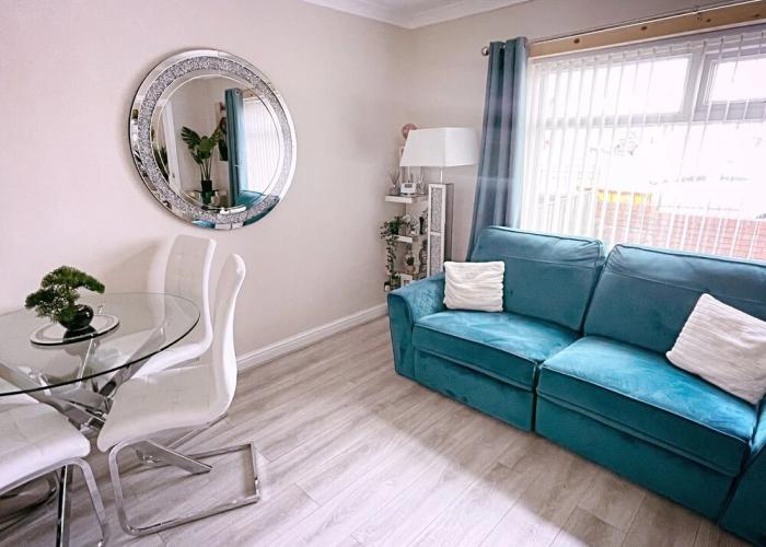 Entire 3-bedroom Home in Oldham - Guest House