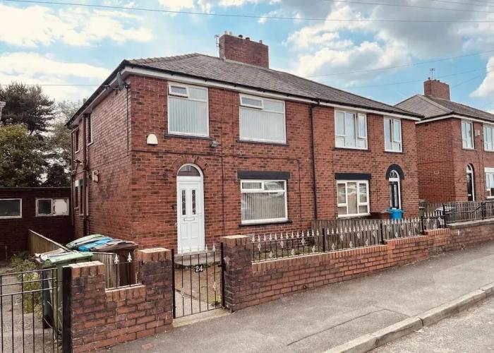 Entire 3-bedroom Home in Oldham - Guest House