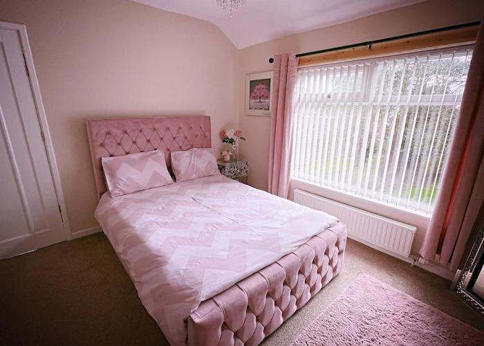 Entire 3-bedroom Home in Oldham - Guest House