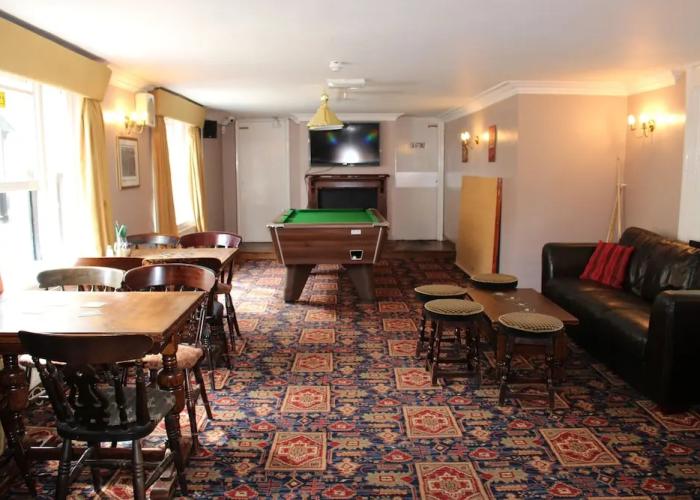 Falcon Hotel