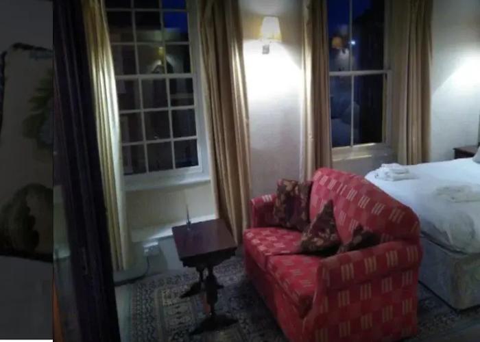 Falcon Hotel