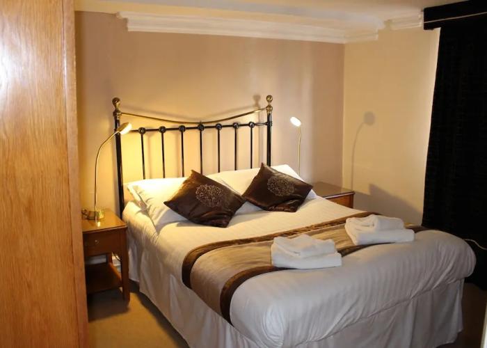 Falcon Hotel