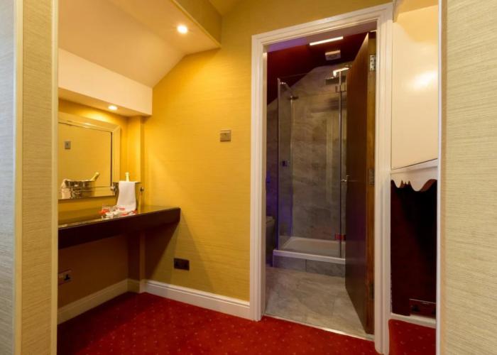 Rogerthorpe Manor Hotel