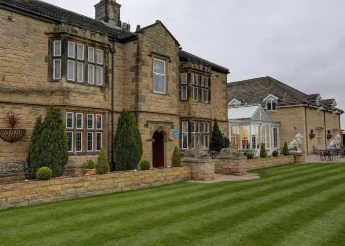 Rogerthorpe Manor Hotel