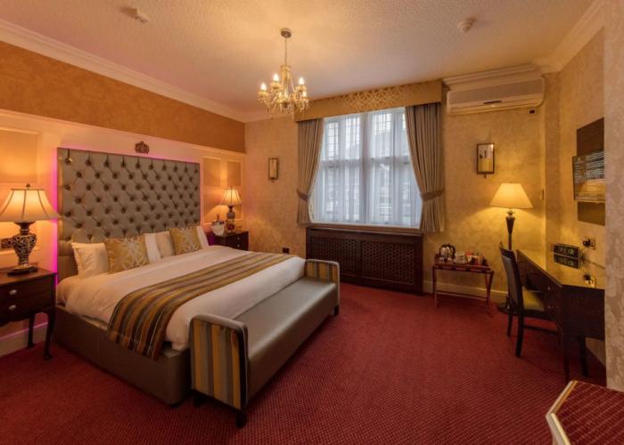 Rogerthorpe Manor Hotel