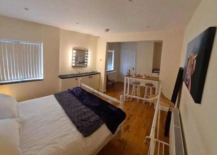 Cosy Stable Conversion Between Sheffield & Leeds