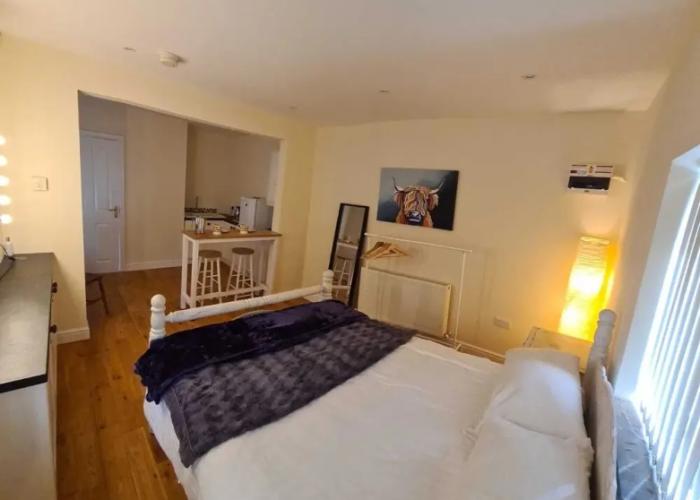 Cosy Stable Conversion Between Sheffield & Leeds