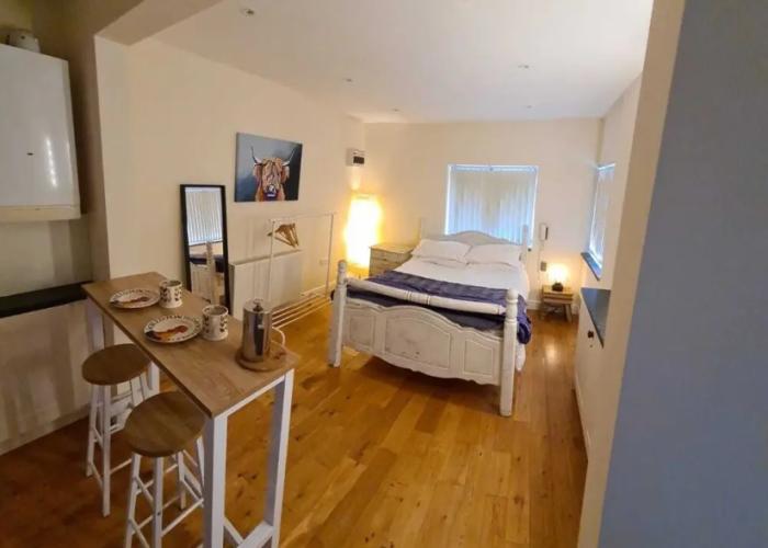 Cosy Stable Conversion Between Sheffield & Leeds