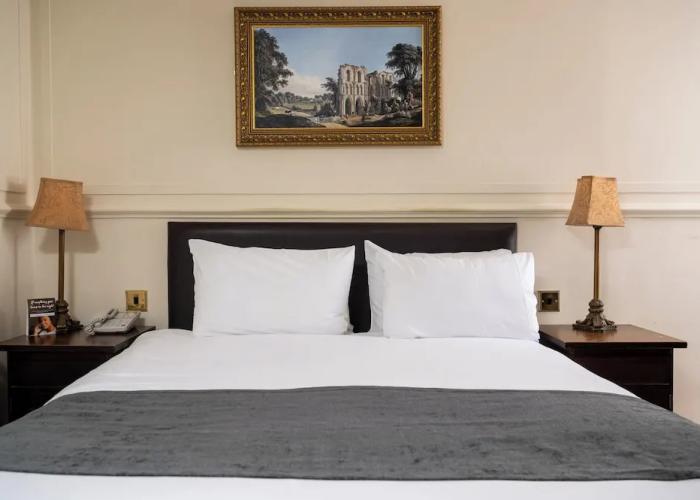 Antelope Hotel by Greene King Inns