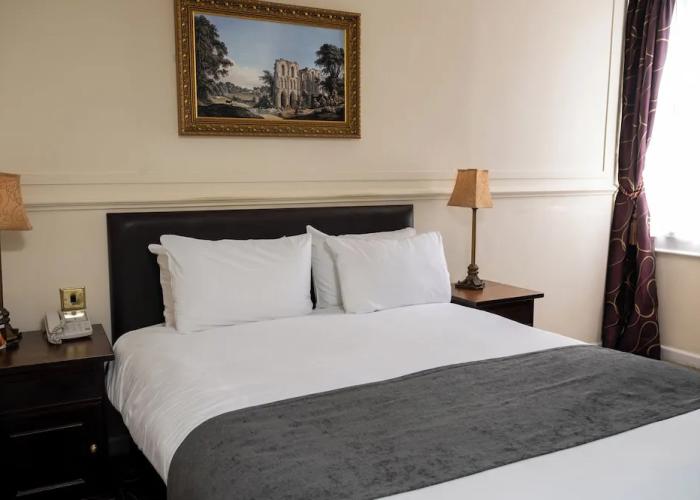 Antelope Hotel by Greene King Inns