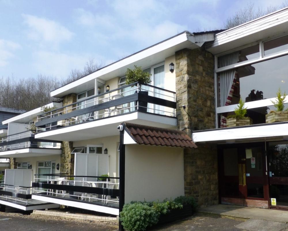 OYO The Bridge House Hotel