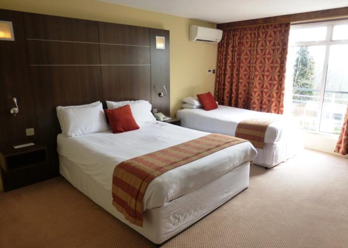 OYO The Bridge House Hotel