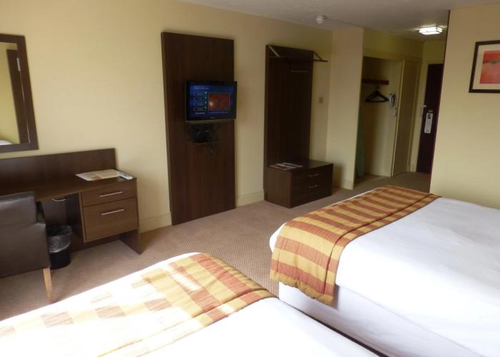 OYO The Bridge House Hotel