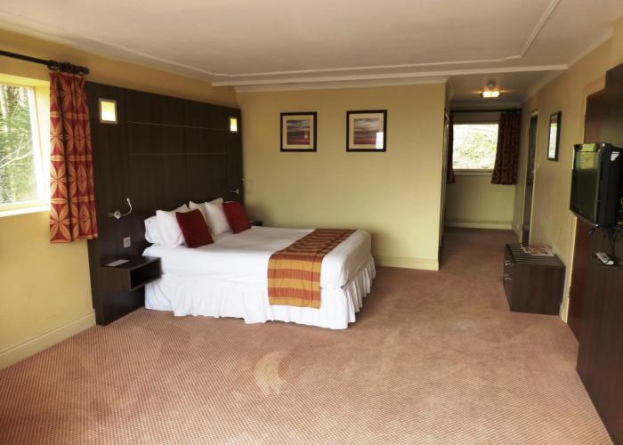 OYO The Bridge House Hotel