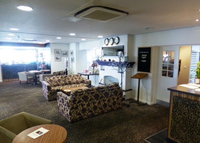 OYO The Bridge House Hotel