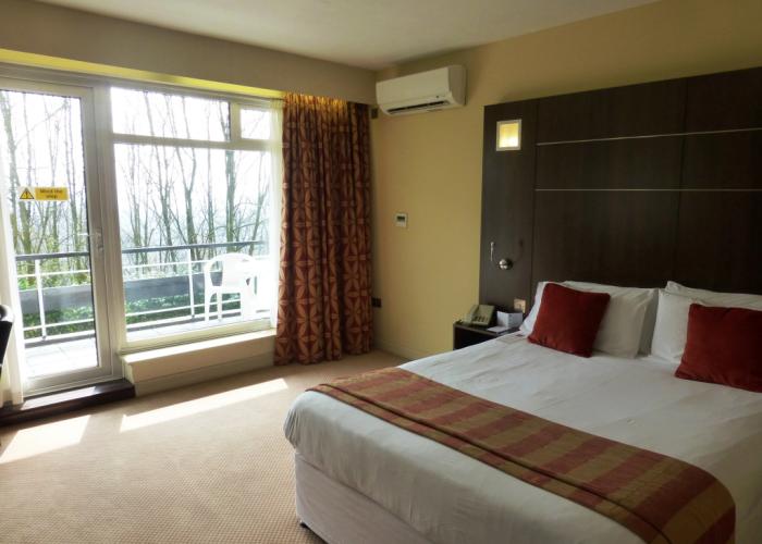 OYO The Bridge House Hotel