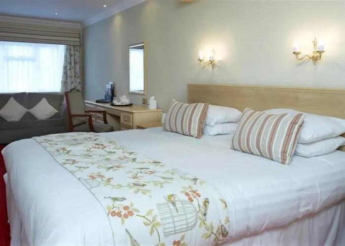Consort Hotel